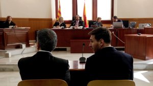 Лапорта: Барса заряза Меси, остави го сам в съда