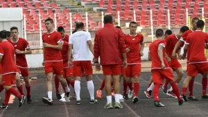 БИСЕРИ: Тези ЦСКА ли са, Етрополе ли са или са баничарница?