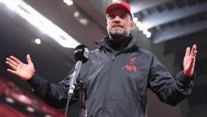 Работи за статуя пред "Анфийлд": Клоп строши рекорда на Пейсли