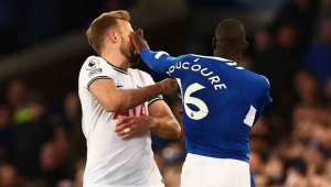 Симулант ли е Хари Кейн? Карагър и Невил са на различно мнение