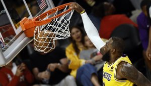 Най-накрая! Лейкърс взе първа победа за сезона