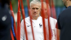 Глезят Дешан и Лорис с хеликоптер