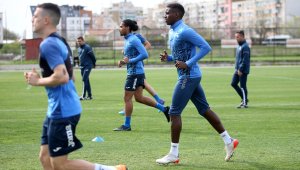 Дуо на Левски тренира извънредно