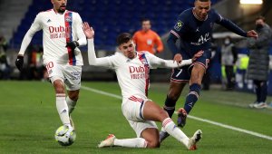 Свраките договориха бразилец от Лион