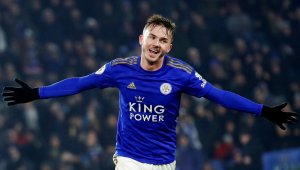 Лестър дава нови договори на двама