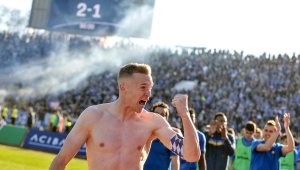 Бивш левскар счупи каръка след 9 „калъфки“