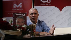 Христо Стоичков чака пари от Левски, дарява ги на ЦСКА