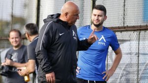 Избягал от Левски пред трансфер в Олимпиакос