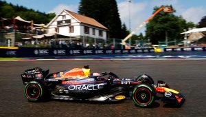 Верстапен ще тръгне пръв в спринта, Пиастри до него