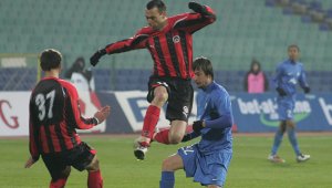 Изхвърлиха Калоян Караджинов от футбола за две години