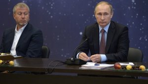 86-годишен: Абрамович е в паника и ми пробутва Челси