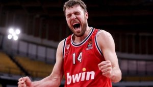 Александър Везенков с нов страхотен мач за Олимпиакос 