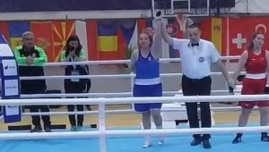 Браво! Алейна Мехмед е на финал на Европейското по бокс за младежи и девойки