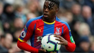 Искан от Байерн и Ман Юнайтед не смята да мърда от Палас