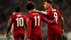 Атомното трио на Ливърпул организира среща с Барса