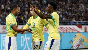 Япония обърна Бразилия от 0:2 до 3:2 за първа победа над Селесао