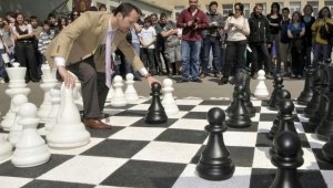 Топалов с престижно реми срещу Карлсен