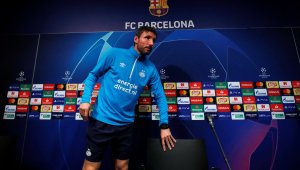 Ван Бомел: Бийте се за фланелката на Меси!