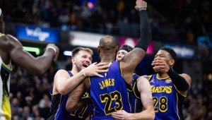 Герой! ЛеБрон носи победа на Езерняците със сирената