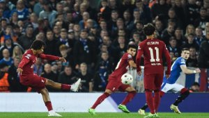 Ливърпул триумфира в британското дерби, вратар спаси Рейнджърс от разгром 