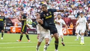 Бивш бранител на Юве и Байерн ще става спортен директор