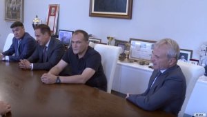 Васил Божков покани другите големи футболни босове в офиса си + ВИДЕО