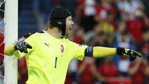 Чех се чуди дали да спре с националния