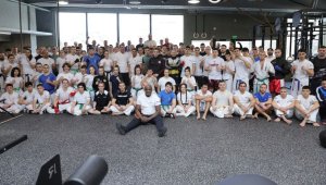 Легенди в бойните спортове на лагер на професионалната лига на KWU през декември