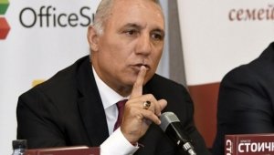 Стоичков изригна: "Написах си биографията. Прочетох я. Разплаках се. Как може да има толкова готин човек?"