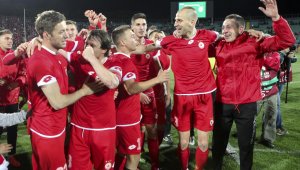 Обрат! Играчите на Ганчев бягат при Божков