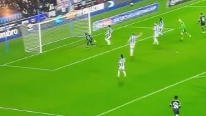 Пропускът на века? Крило на Боро стана за смях + ВИДЕО