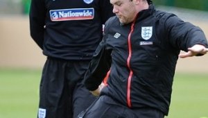 Руни иска Капело да го пусне като самотен нападател срещу Словения