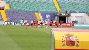 Стига с това прехласване по испанците! Можем да ги бием днес!