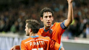 Скандално! Заснеха ас на Валенсия пиян на кирка + ВИДЕО