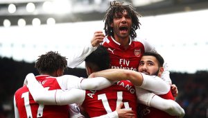 Официално: Арсенал поднови договора на Елнени