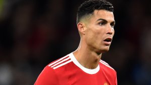 Богатите също страдат: Бентлито на Роналдо остана без бензин