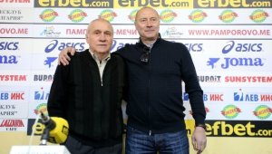 Левски е добре отзад, но отпред - издиша