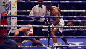 Преди нокаута: Джошуа побеждаваше Кличко и по точки + ГАЛЕРИЯ