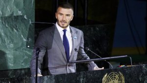 Бекъм се реди 12 часа на опашка, за да се сбогува с кралица Елизабет II