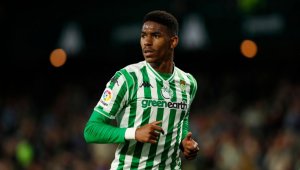 Ливърпул ще цака Юнайтед за защитник на Бетис