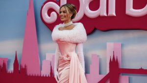 Мъж ще се бори с Марго Роби за приза „Най-сексапилна жена“ в Австралия