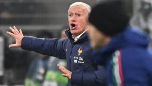 Дешан проплака: Получавам повече признание в чужбина, отколкото във Франция