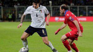 Ман Сити праща човек за Тонали 