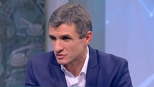 Кметът на Ботевград скочи на Тити Папазов