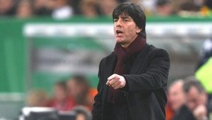 Румениге: Дайте още пари на Льов