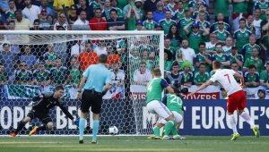 Полша съсече С. Ирландия 1:0 за първи успех на европейски финали + ВИДЕО