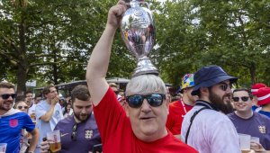 Нормално: Англичани и испанци се млатиха след финала