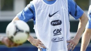 Лоран Блан хвърля Косиелни срещу Англия