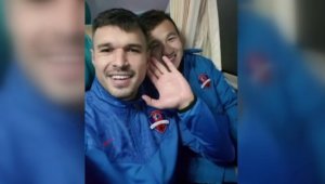 Няма втори като него! Божигол прави шоу в автобуса + ВИДЕО