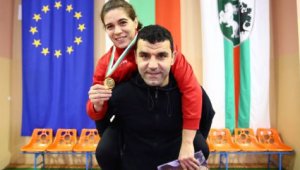 Юсеин и Дудова спечелиха титли на Държавното първенство по борба